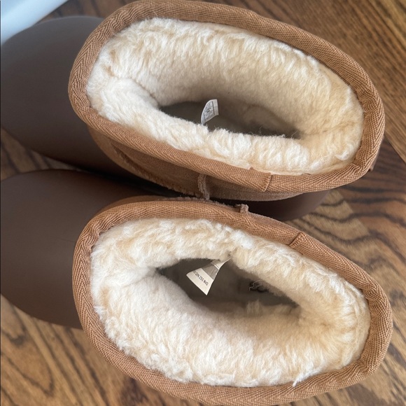 UGG Classic Mini Pumped Molded Boots Gender-inclusive. US men 6/women 7 - Picture 8 of 8